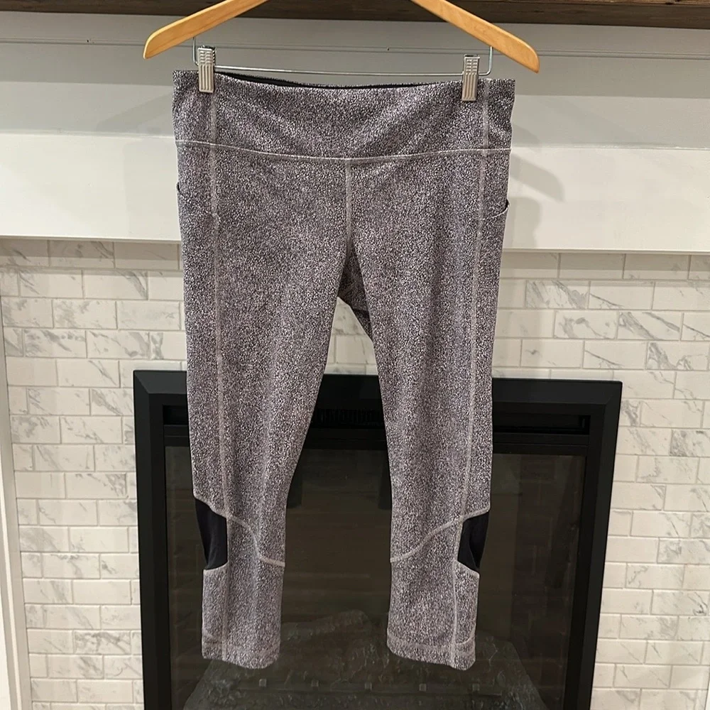 Lululemon pace rival crop Black and White Patterned Bag 2 for $20 - Picture 4 of 8